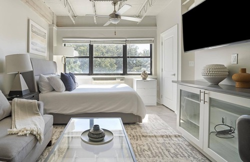 Central Business District Apartment | Modern Apartment in Prime Location (ID1403X442)