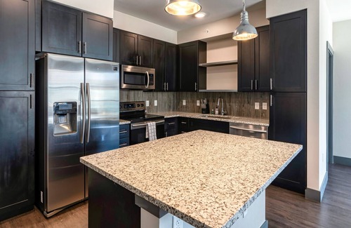 Parker Apartment | Modern Apartment in Prime Location (ID5076X35)