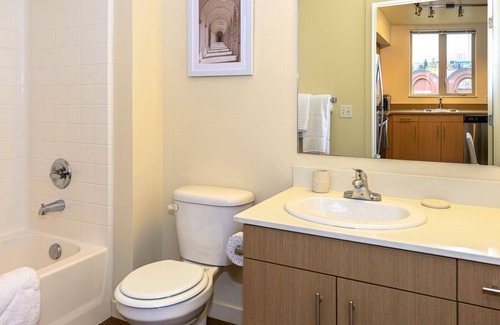 New Tacoma Apartment | Modern Apartment in Prime Location (ID8493X21)