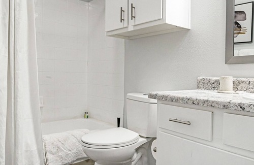 Tucson Apartment | Modern Apartment in Prime Location (ID1390X000)