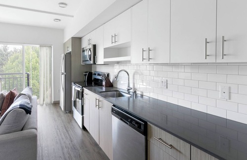 Kent Apartment | Modern Apartment in Prime Location (ID1963X41)