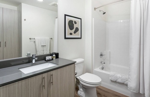Kent Apartment | Modern Apartment in Prime Location (ID1963X41)