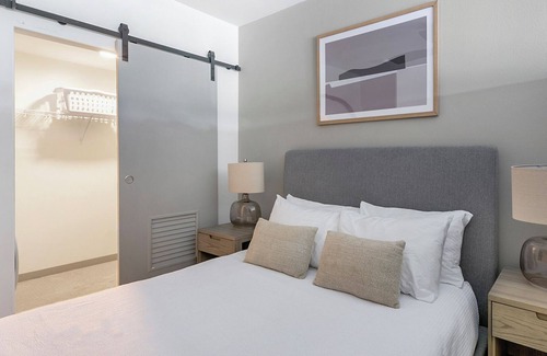 Kent Apartment | Modern Apartment in Prime Location (ID1963X41)