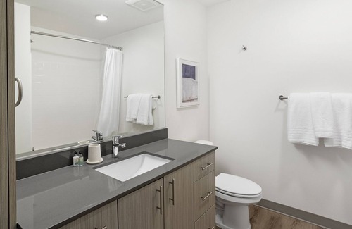 Kent Apartment | Modern Apartment in Prime Location (ID7323X33)