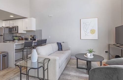 Old Southwest Apartment | Modern Apartment in Prime Location (ID9653X86)