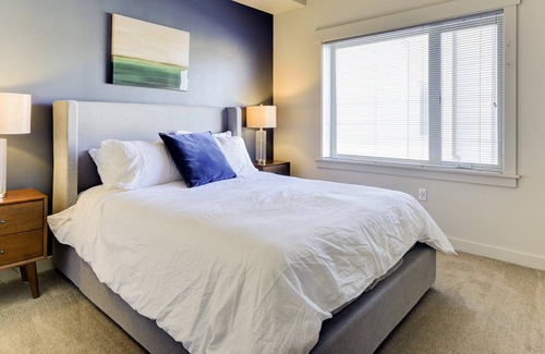 Sandy Apartment | Modern Apartment in Prime Location (ID6644)