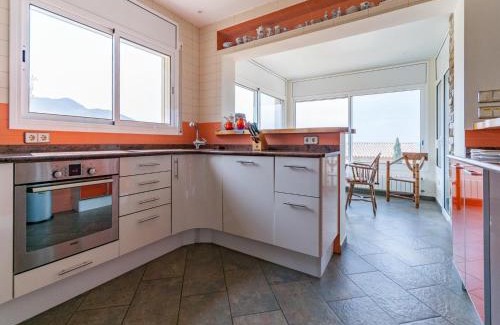 El Mas Fumats Apartment | Modern Apartment in Roses with Swimming Pool