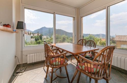El Mas Fumats Apartment | Modern Apartment in Roses with Swimming Pool