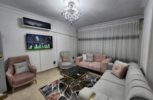 Heliopolis Apartment | Modern Apartment in Sheraton Heliopolis, 5 minutes from Cairo Airport عمارة مطعم دجاج كنساس