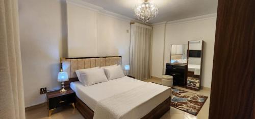 Heliopolis Apartment | Modern Apartment in Sheraton Heliopolis, 5 minutes from Cairo Airport عمارة مطعم دجاج كنساس