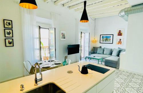 San Gil Apartment | Modern apartment in the city centre, La Alameda
