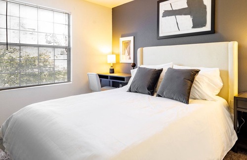 Albuquerque Apartment | Modern Apartment in Prime Location (ID6628X19)
