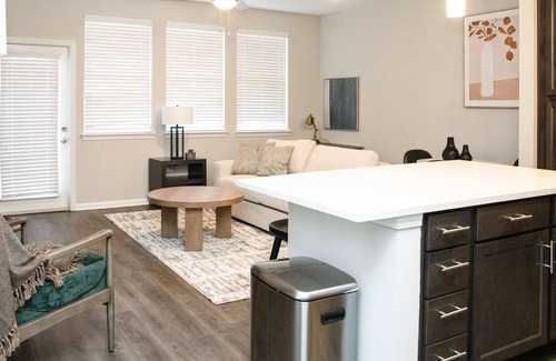 Mid City South Apartment | Modern Apartment in Prime Location (ID7213X57)