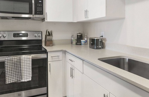 Highlands - Perkins Apartment | Modern Apartment in Prime Location (ID1203X618)