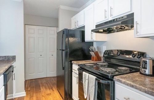 Hoover Apartment | Modern Apartment in Prime Location (ID9350X48)