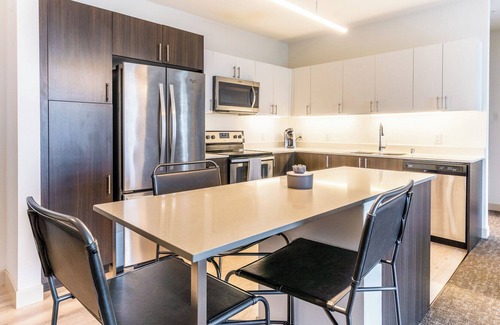 Brookfield Apartment | Modern Apartment in Prime Location (ID8269X45)