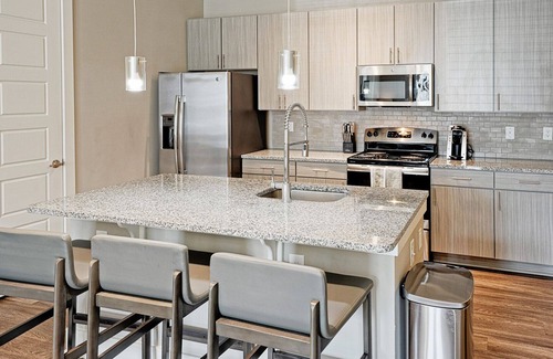 West Ashley Apartment | Modern Apartment in Prime Location (ID3527)
