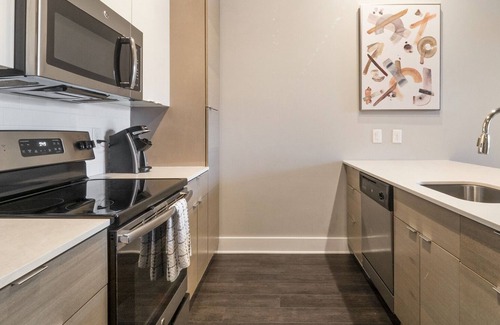 West Ashley Apartment | Modern Apartment in Prime Location (ID9800X53)