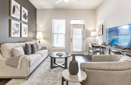 West Ashley Apartment | Modern Apartment in Prime Location (ID9794X37)