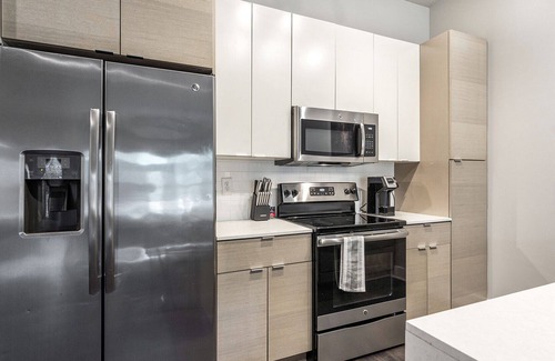 West Ashley Apartment | Modern Apartment in Prime Location (ID9794X37)