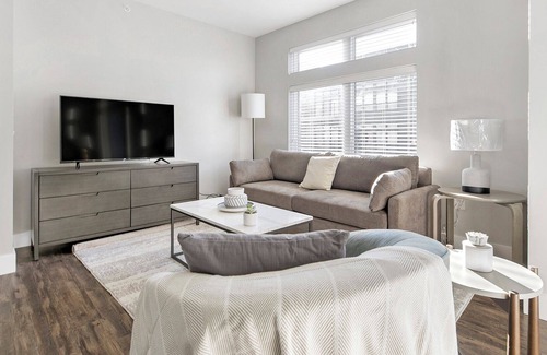 Roselawn Finance Apartment | Modern Apartment in Prime Location (ID1255X864)