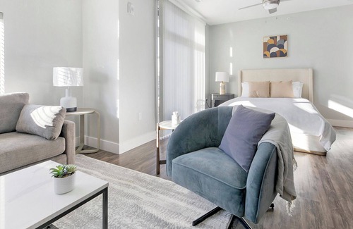 Roselawn Finance Apartment | Modern Apartment in Prime Location (ID1255X864)