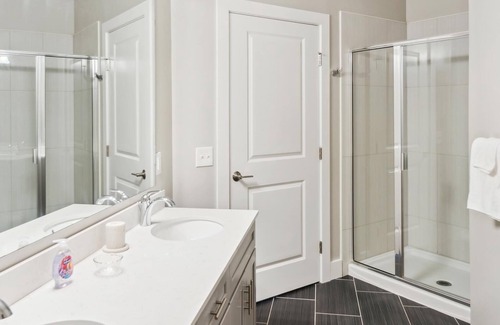 Roselawn Finance Apartment | Modern Apartment in Prime Location (ID1394X980)