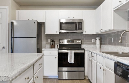 Euless Apartment | Modern Apartment in Prime Location (ID9825X52)