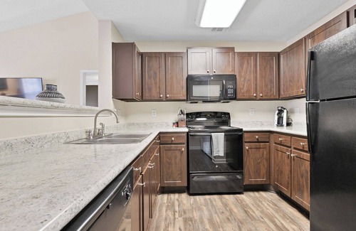 Jamestown Apartment | Modern Apartment in Prime Location (ID8171X80)