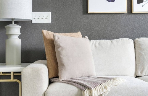 Raleigh Apartment | Modern Apartment in Prime Location (ID1015X187)