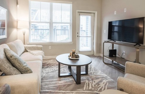 League City Apartment | Modern Apartment in Prime Location (ID8759X16)