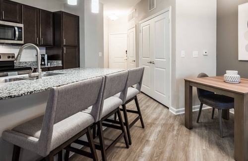 League City Apartment | Modern Apartment in Prime Location (ID8759X16)