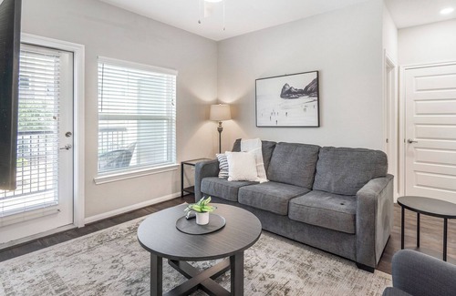 Stone Oak Apartment | Modern Apartment in Prime Location (ID7293)