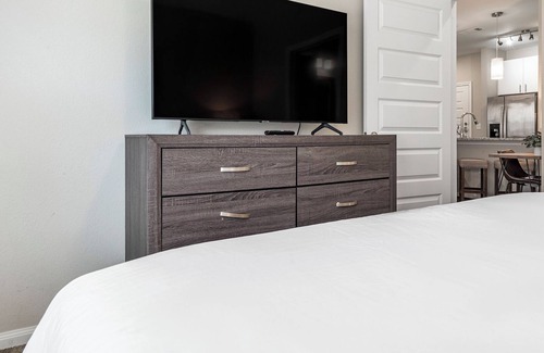Stone Oak Apartment | Modern Apartment in Prime Location (ID7293)