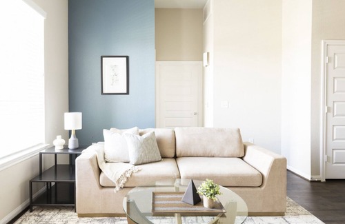 Stone Oak Apartment | Modern Apartment in Prime Location (ID7297)