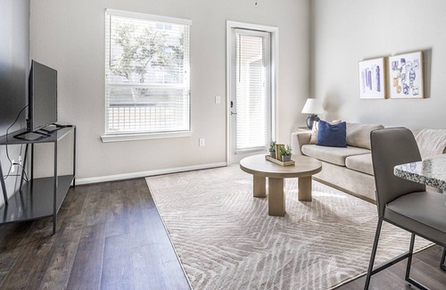 Stone Oak Apartment | Modern Apartment in Prime Location (ID8966X34)