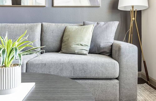 Wetmore Apartment | Modern Apartment in Prime Location (ID1230X535)