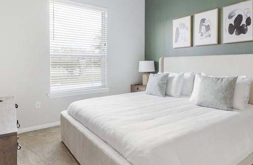 Stone Oak Apartment | Modern Apartment in Prime Location (ID1058X75)