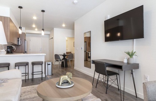 Town Center Apartment | Modern Apartment in Prime Location (ID8324X58)