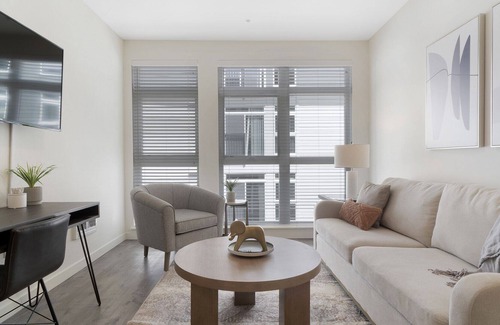 Town Center Apartment | Modern Apartment in Prime Location (ID8324X58)