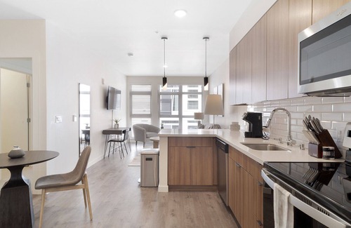 Town Center Apartment | Modern Apartment in Prime Location (ID8324X58)