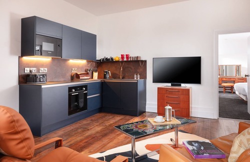Maenporth Apartment | Modern Apartment - Jimi Hendrix