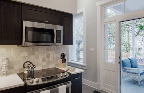 Dixon Park Apartment | Modern Apartment Near Forsyth