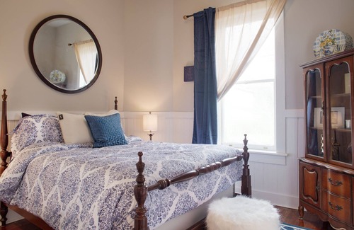Dixon Park Apartment | Modern Apartment Near Forsyth