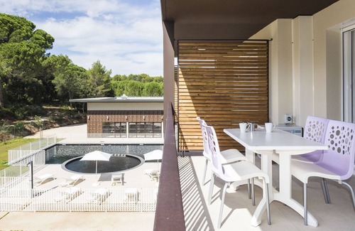 Vers-Pont-du-Gard Apartment | Modern apartment near the Pont du Gard