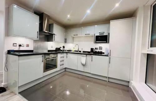 Docklands Apartment | Modern Apartment Near O2, Perfect for Business Trips & Getaways