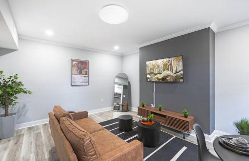 Petersburg Apartment | Modern Apartment near Ft GreggAdams and VSU