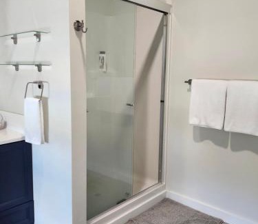 Elloree Apartment | Modern apartment overlooking a Historic Downtown