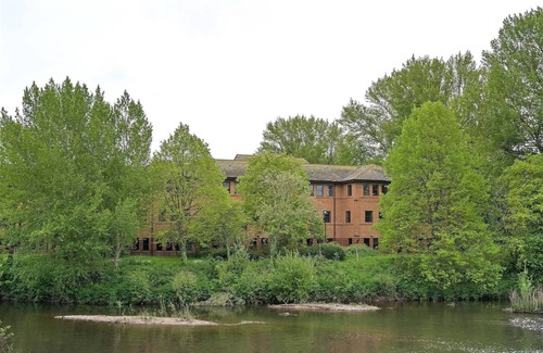 Taunton Apartment | Modern Apartment, Private Parking, Central Taunton