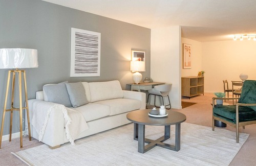 Crestline Heights Apartment | Modern Apartment in Prime Location (ID7913X24)